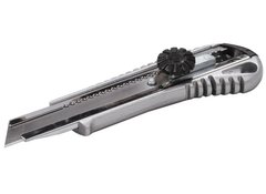 Нож MASTERTOOL 18 мм металлический с направляющей винтовой замок 17-0198
